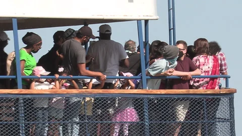 New normal post COVID with crowds of tourists and people in the city and boats Vídeo Stock 158937860