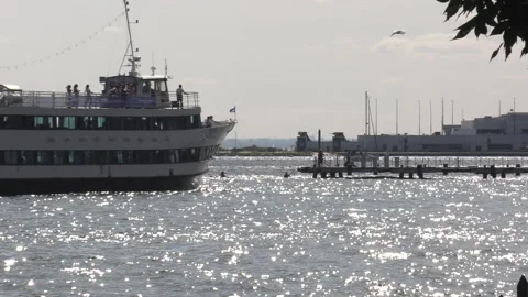 New normal post COVID with crowds of tourists and people in Toronto city 스톡 동영상 158938899