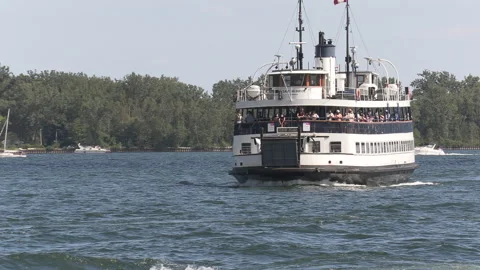 New normal post COVID with crowds of tourists and people in Toronto city Vídeo Stock 158944424