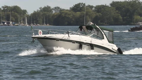 New normal post COVID with crowds of tourists and people in the city and boats Vídeo Stock 158944874