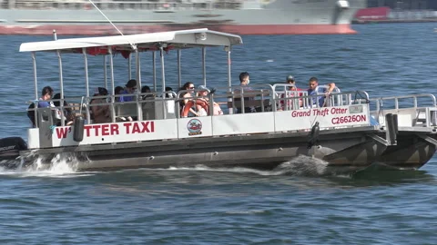 New normal post COVID with crowds of tourists and people in the city and boats 스톡 동영상 158948030