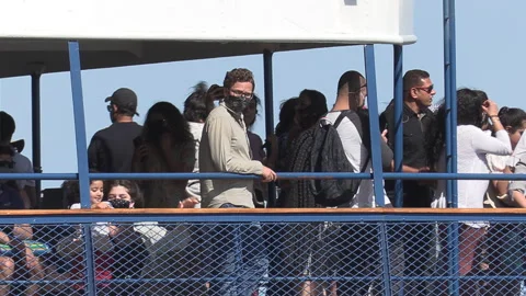 New normal post COVID with crowds of tourists and people in Toronto city Vídeos de archivo 158949592