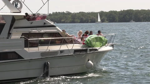 New normal post COVID with crowds of tourists and people in the city and boats Vídeos de archivo 158952000