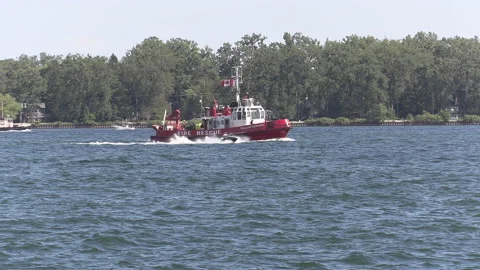 New normal post COVID with crowds of tourists and people in Toronto city Vídeo Stock 158954080