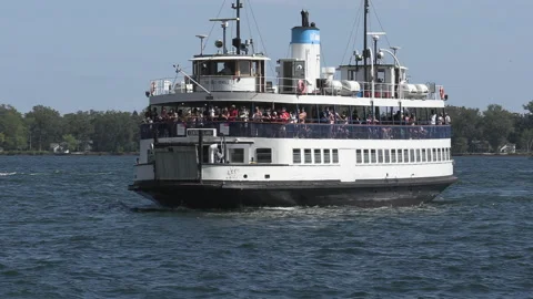 New normal post COVID with crowds of tourists and people in Toronto city Vídeo Stock 158954804