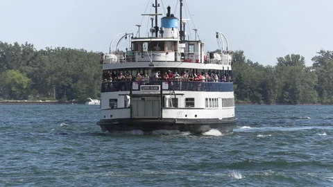 New normal post COVID with crowds of tourists and people in Toronto city Vídeo Stock 158955130