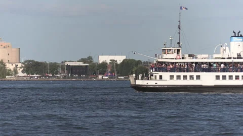 New normal post COVID with crowds of tourists and people in Toronto city Vídeo Stock 158968994