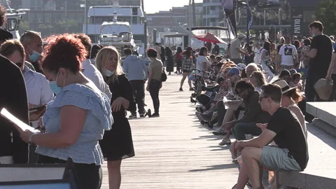 New normal post COVID with crowds of tourists and people in Toronto city Vídeo Stock 158969059