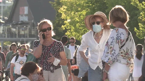 New normal post COVID with crowds of tourists and people in Toronto city Vídeo Stock 158970404