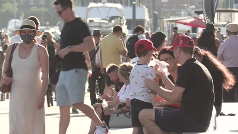 New normal post COVID with crowds of tourists and people in Toronto city Vídeo Stock 158970408