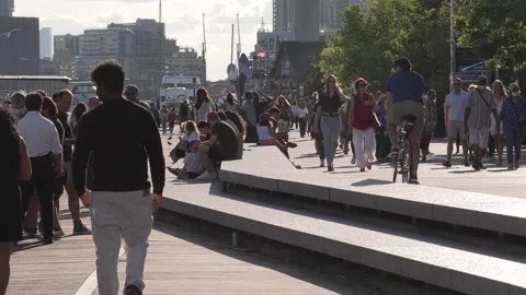 New normal post COVID with crowds of tourists and people in Toronto city Vídeos de archivo 158972563