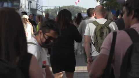 New normal post COVID with crowds of tourists and people in Toronto city 库存影片 159098787