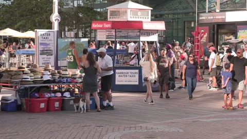 New normal post COVID with crowds of tourists and people in Toronto city 스톡 동영상 159106088