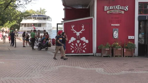 New normal post COVID with crowds of tourists and people in Toronto city 库存影片 159106417