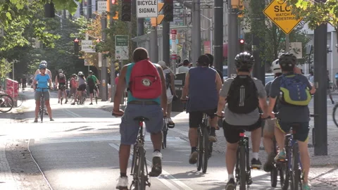 New normal post COVID with crowds of tourists and people in Toronto city Vídeo Stock 159109975