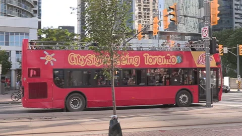 New normal post COVID with crowds of tourists and people in Toronto city Vídeo Stock 159110515