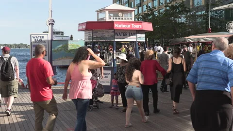 New normal post COVID with crowds of tourists and people in Toronto city Vídeo Stock 159112858