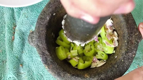 New pounding chili Video stock 337006581
