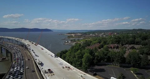 New river crossing under construction beside the old span Vídeos de archivo 77328978