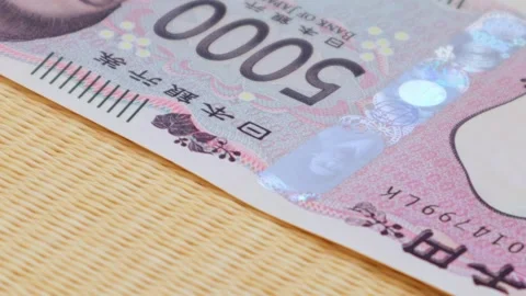 The new rotating 5,000 yen bill Stock Footage 325695769