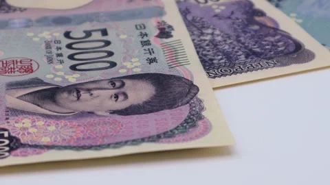 The new rotating 5,000 yen bill Stock Footage 326080019