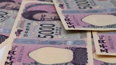 The new rotating 5,000 yen bill Stock Footage 326080555