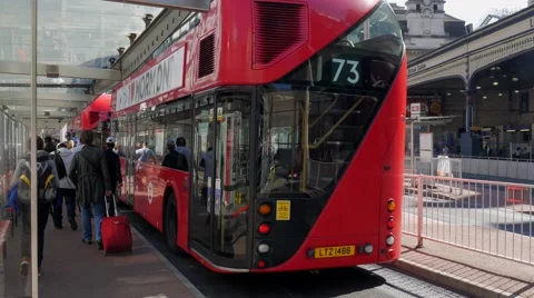 New Routemaster bus pulls into Victoria Stock Footage 56089337