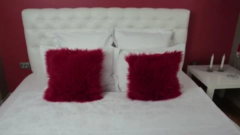 New spacious bedroom in the apartment in a light red tone 库存影片 153803676