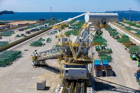 New Stacker-reclaimer for stacking coal or other bulk material Stock Photos