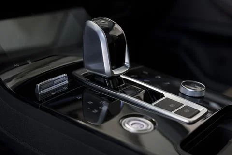 New unknown car with automatic transmission. Modern transportation. Close up. Foto stock