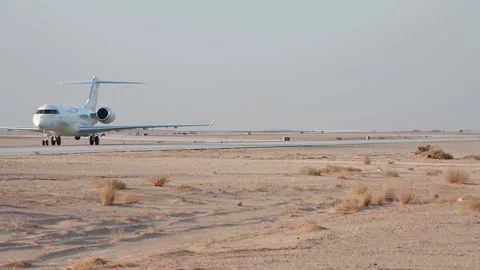 New U.S. Air Force E-11A BACN taxiing at Prince Sultan Air Base, Saudi Arabia Vídeos de archivo 228947378