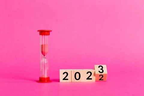 New Year 2023 sand timer. Resolution, time, plan, goal, motivation, reboot, c Foto stock
