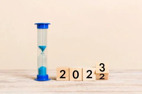 New Year 2023 sand timer. Resolution, time, plan, goal, motivation, reboot, c Foto stock