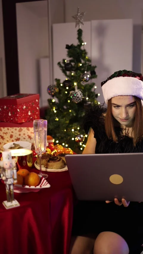 New Year celebration delayed while woman finishes urgent work on laptop 動画素材 347141208