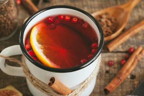 New Year composition with mulled wine on dark wooden background Foto stock