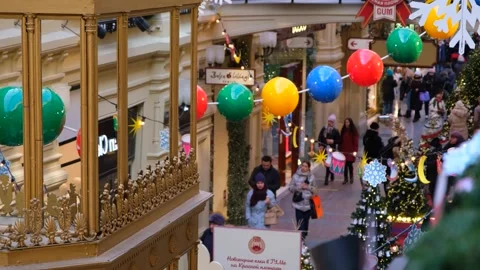 New Year decorations in the central shopping center 스톡 동영상 167301477
