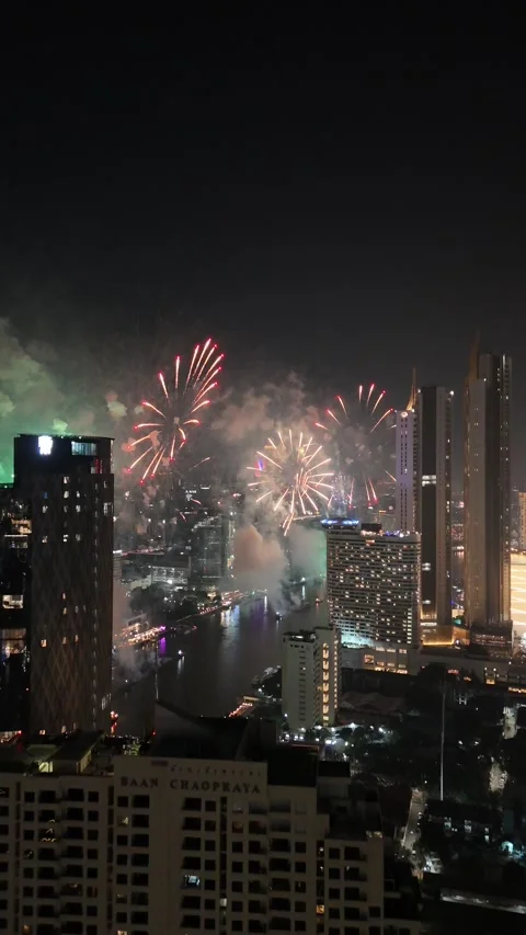 New Year Fireworks Exploding Over Bangkok, Thailand Cityscape Stock Footage 335974761