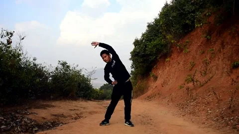 New Year - New Start, Man doing exercise at hilly side in early morning 動画素材 146829541