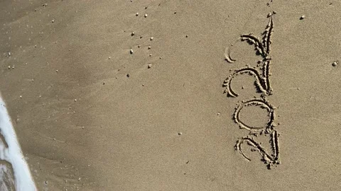 New year sea wave washes away numbers 2022 on the sand, slow motion vertical Stock-Footage 224908732