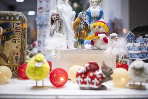 New Year showcase decorated with toys and balls . New Year concept Foto stock