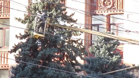 New Year tree decorating in the street, video Stock Footage 85162585