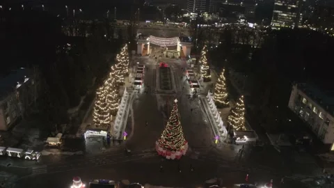 New Year tree in Kyiv. Holidays. A beautifully decorated Christmas tree Stock Footage 188831634