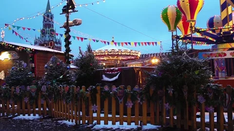 New Year tree on Red square, snowing on christmas market fair 库存影片 95697761