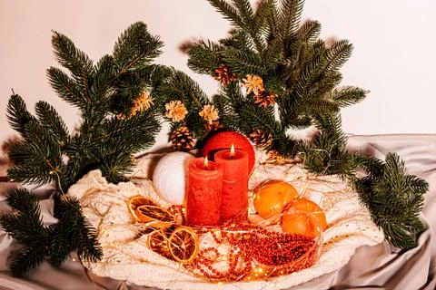 New Year's composition red candles, garlands, branches of the Christmas tree Foto stock