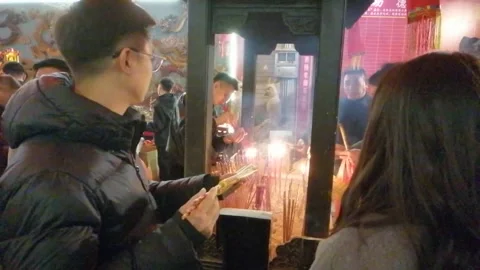 On New Year's Eve, people go to temples to burn incense and pray for blessings Stock Footage 300318680