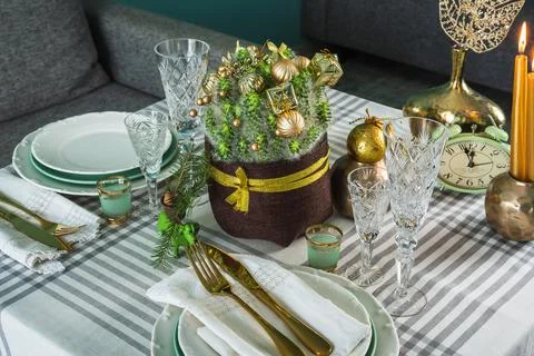 New Year's festive table setting, cutlery, decorations, New Year's decor Stock-Fotos