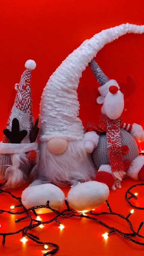New Year's gnomes on a red background with lights Stock-Footage 322540903