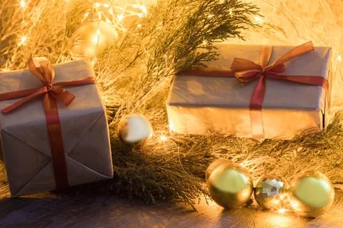 New year's holiday composition with gift box and garland decor. Foto stock