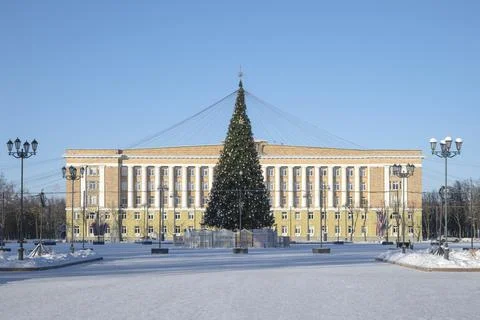 New Year's tree at the Administration building. Veliky Novgorod Stock-Fotos