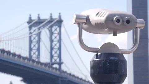 New York City Manhattan Bridge lookout, tower viewer binoculars, waterfront Vidéo 316654053
